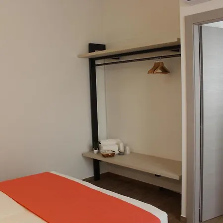 בית הארחה Pietre Del Mare צ'יביטאנובה מארקה