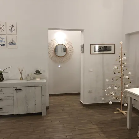 Pietre Del Mare צ'יביטאנובה מארקה