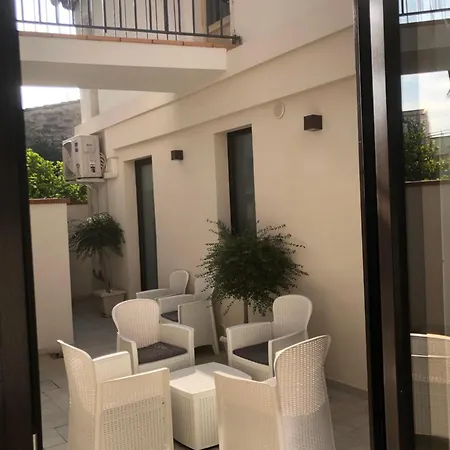 Pietre Del Mare צ'יביטאנובה מארקה